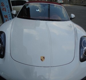 포르쉐 뉴 박스터S 파손된 앞 유리복원